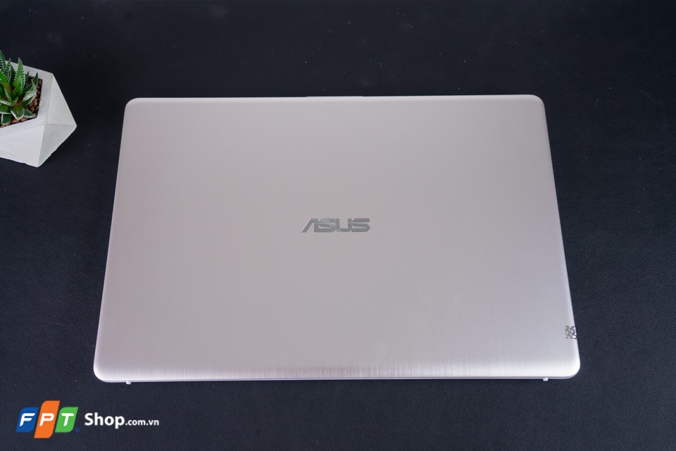 Asus Vivobook S530UN-BQ026T/Core i5 8250U